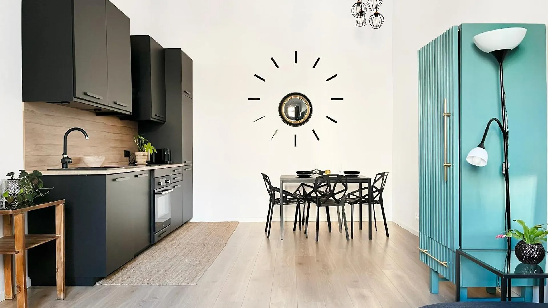 Elegant And Cozy Apartment With Balcony, In The Heart Of Krakow