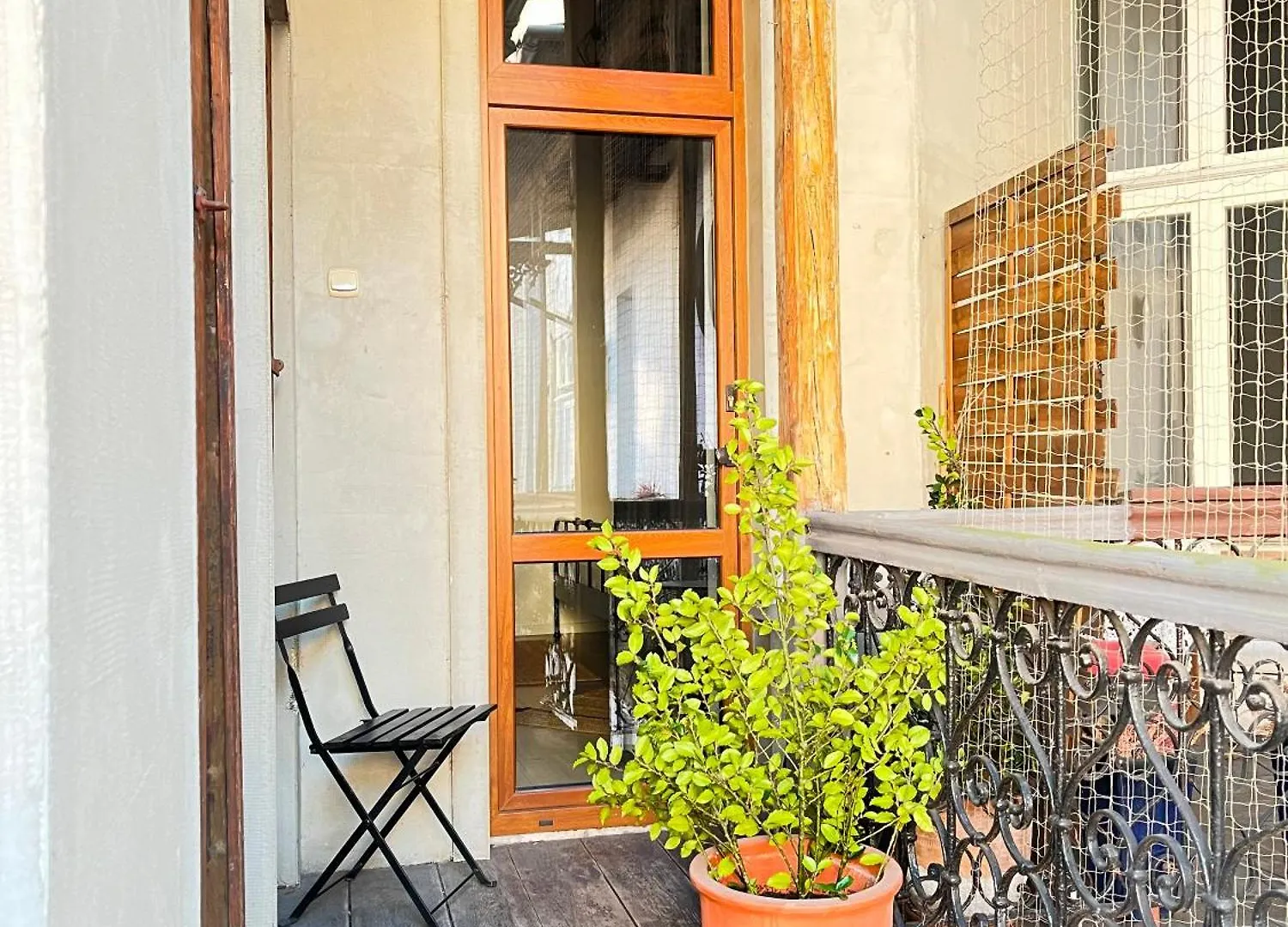 Elegant And Cozy Apartment With Balcony, In The Heart Of Krakow Poland