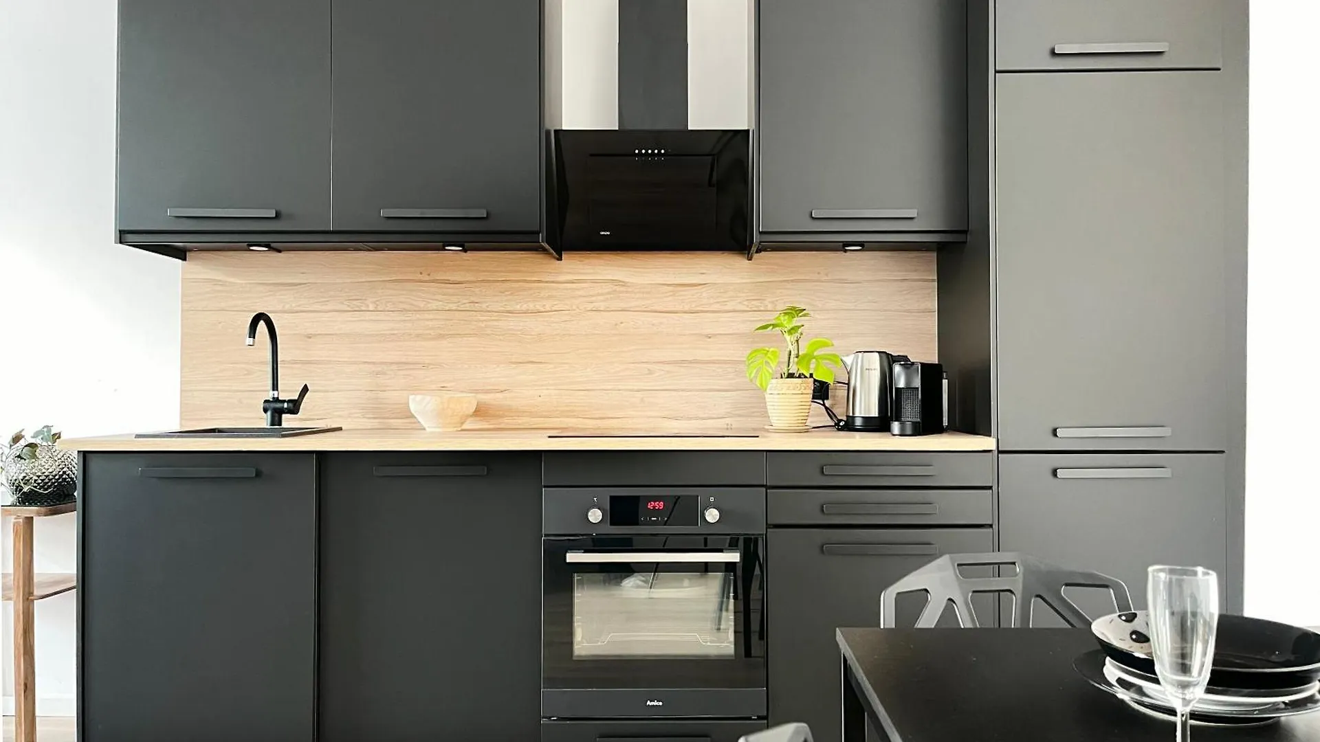 Elegant And Cozy Apartment With Balcony, In The Heart Of Krakow