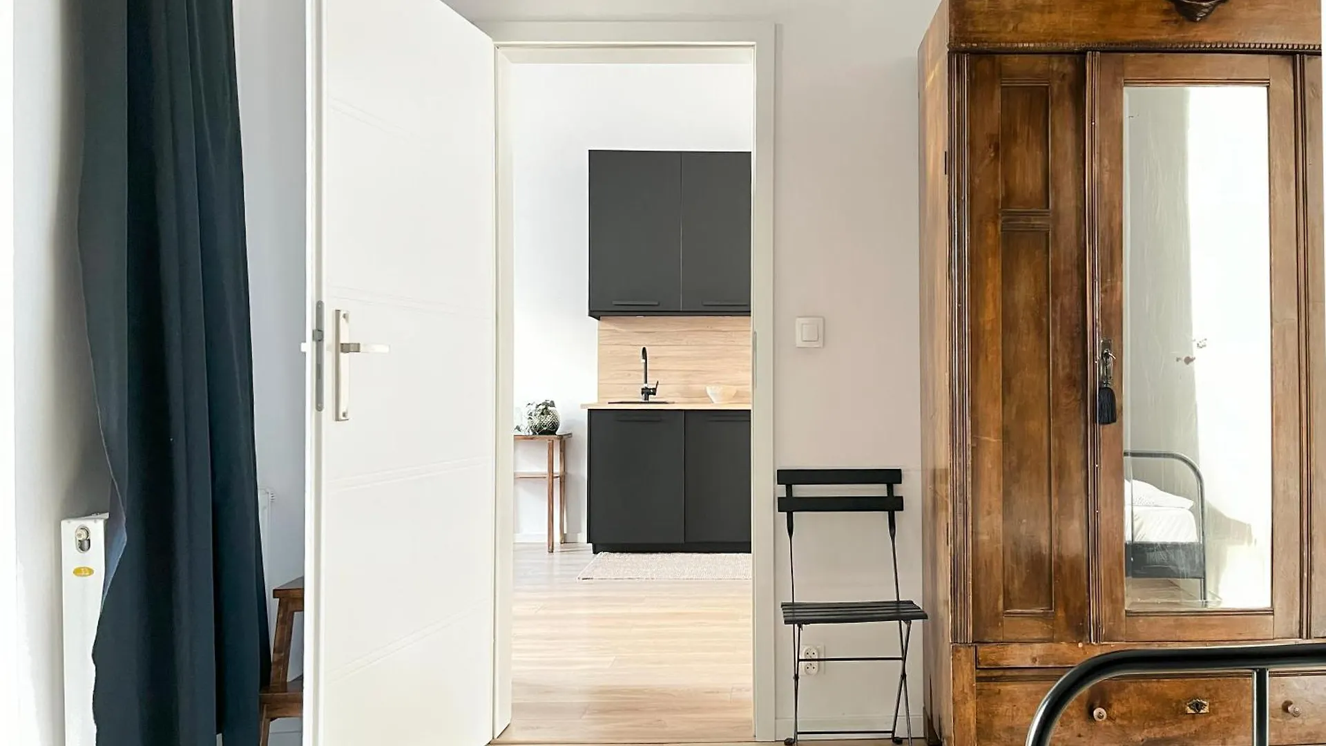 Elegant And Cozy Apartment With Balcony, In The Heart Of Krakow